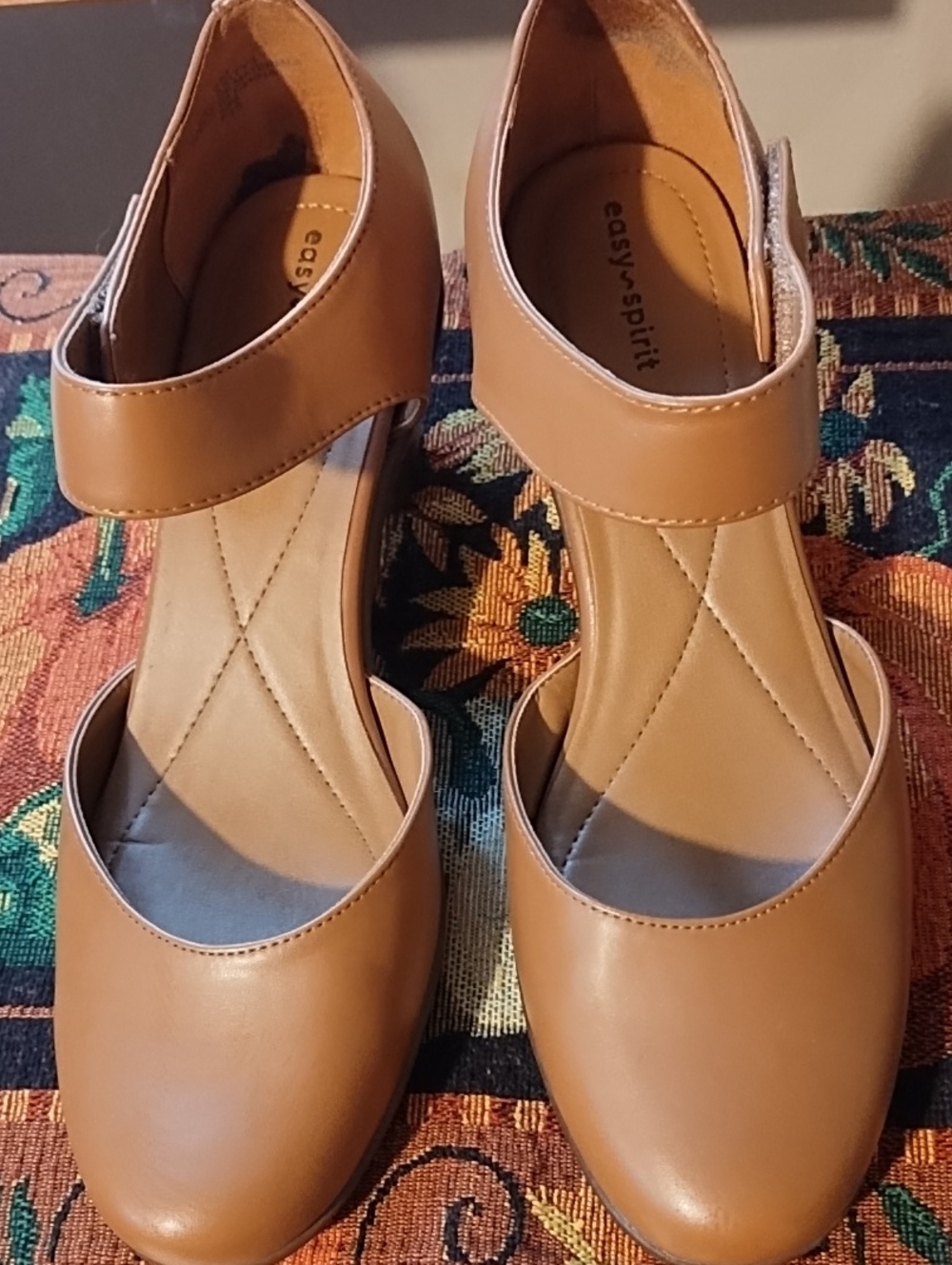 Easy Spirit NWOT Size 9M Women’s Tan Closed-Toe Ankle-Strap Heels.